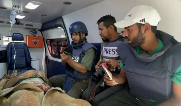 İsrail Gazze'de TRT Arabi ekibine saldırdı