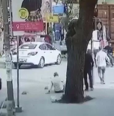 İstanbul'da taksici şiddeti Yayaya yumruk Atıp Burnunu Kırdı