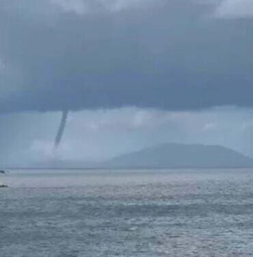 İzmir'in Foça açıklarında hortum korkusu