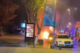 Kadıköy'de park edilmiş araçlar kül oldu