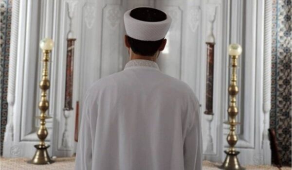 Kayseri'de camide vaaz veren imam, kadınları hedef aldı 'Kadınlarımız soyundukça soyunuyor'