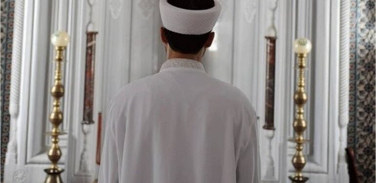 Kayseri'de camide vaaz veren imam, kadınları hedef aldı 'Kadınlarımız soyundukça soyunuyor'
