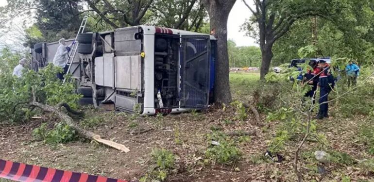 Kırklareli'de yolcu otobüsü devrildi 11 yaralı