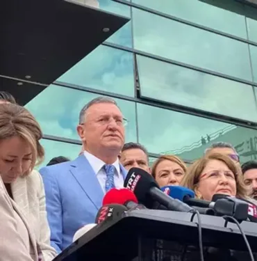 Lütfü Savaş'tan YSK önünde açıklama Seçim oldubittiye getiriliyor