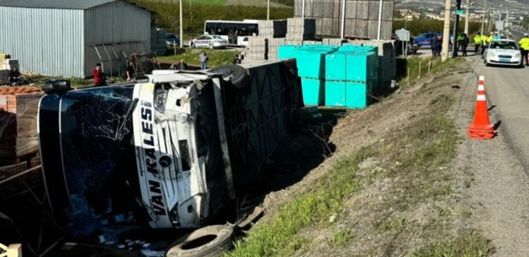 Malatya'da otobüs şarampole devrildi Çok sayıda yaralı