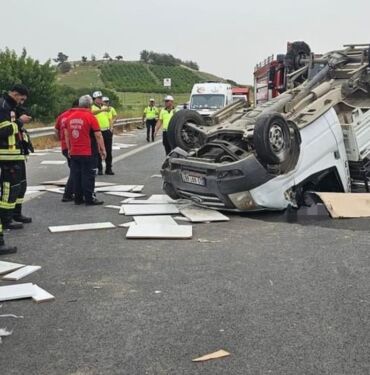 Mersin'de trafik kazası Kamyonetin devrilmesi sonucu bir kişi hayatını kaybetti 1