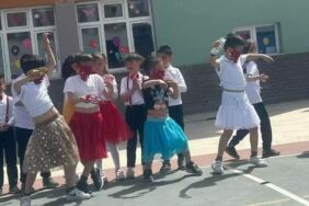 Milli Eğitim Müdürlüğü harekete geçti 23 Nisan kutlamalarında erkek öğrencilere etek ve peçe!