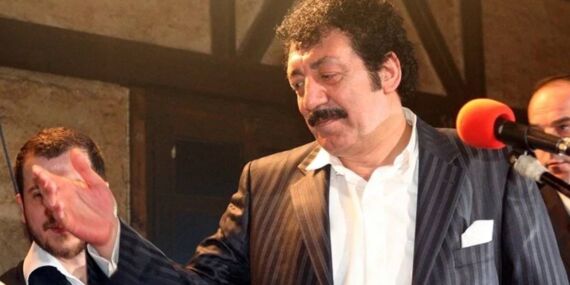 Müslüm Gürses ölüm yıl dönümünde kabri başında anıldı: ‘Tek aşk Müslüm Baba’