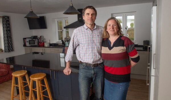 Mutfaklarında tadilat yapan çift, beton zemin altında servet buldu