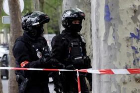 Paris'te İran Büyükelçiliği'nde canlı bomba tehdidi!