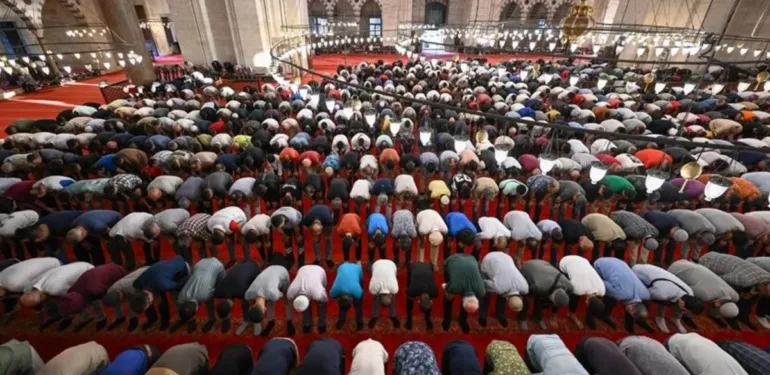 Ramazan Bayramı namaz saatleri İşte il il bayram namazı saatleri!
