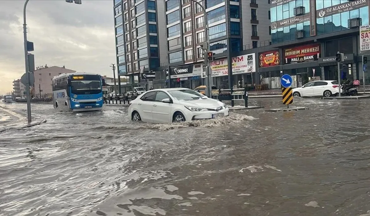 Sağanak ve dolu o ilde hayatı olumsuz etkiledi