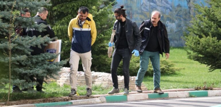 Sıradışı keşif Sivas'ta kepçe operatörü tanksavar mühimmatı buldu!