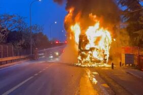 Sultanbeyli’de İETT otobüsü alev alev yandı