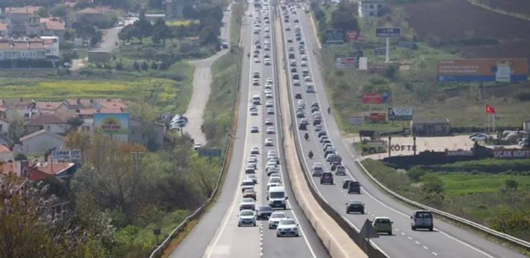 Tekirdağ-İstanbul yolunda bayram yoğunluğu başladı