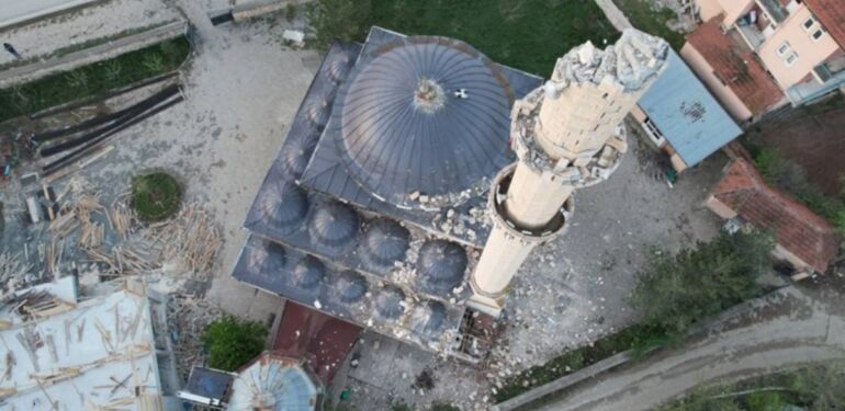 Tokat'ta 5.6'lık depremin izleri gün ağarınca ortaya çıktı