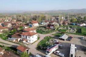 Tokat'taki deprem bölgesi drone ile görüntülendi Yolda oluşan çatlaklar gözlemlendi