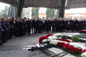 Turgut Özal mezarı başında anıldı