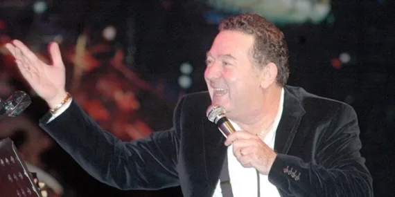 Türk popunun romantik ismi Kayahan