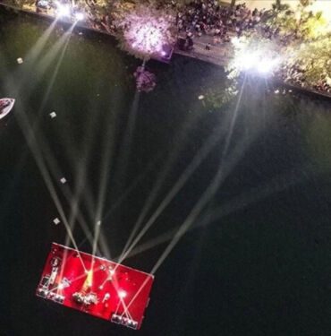 Uluslararası Portakal Çiçeği Karnavalı... Seyhan Nehri üzerinde konser düzenlendi