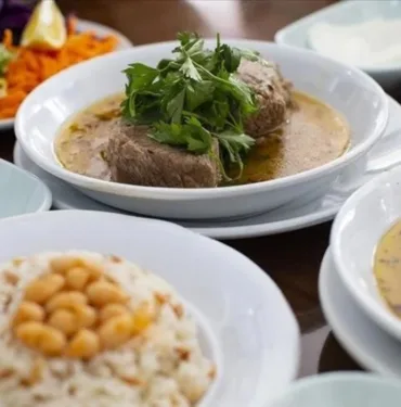 Uzmanı uyardı! Ramazanda uzun süre boş kalan mideye bayramda ani yükleme yapmayın