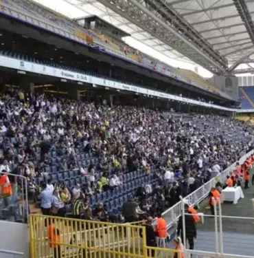 ıFenerbahçeli taraftarlardan yönetime tam destek
