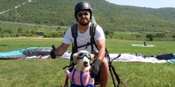 4 yıldır sahiplendiği ‘Badem’ adlı köpeğiyle uçuyor