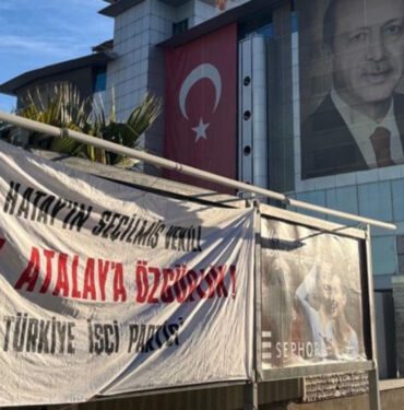 AKP il binası önüne 'Can Atalay' pankartı