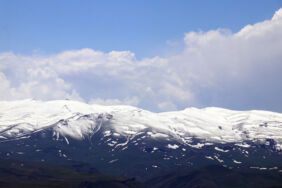 Ağrı, Kars ve Erzincan'ın yüksek kesimleri Mayıs ayında karla kaplandı