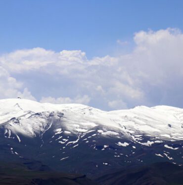 Ağrı, Kars ve Erzincan'ın yüksek kesimleri Mayıs ayında karla kaplandı