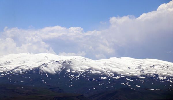 Ağrı, Kars ve Erzincan'ın yüksek kesimleri Mayıs ayında karla kaplandı
