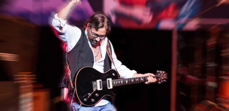 Ünlü gitar virtüözü Al Di Meola İstanbul’da konser verecek