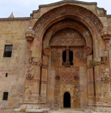 Anadolu'nun ihtişamlı mirası Divriği Ulu Cami ve Darüşşifası'nın restorasyonu tamamlandı