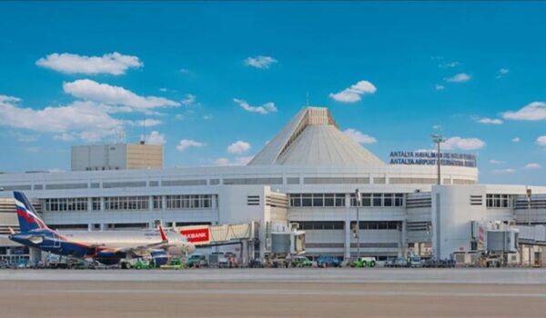 Antalya Havalimanı'nda zehirlenme şüphesi 42 görevli hastaneye kaldırıldı!