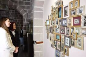 Bakan Göktaş, Türkiye'nin ilk 'Anne Müzesi'ni ziyaret etti