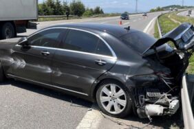 Bakan Yusuf Tekin'in makam aracı kaza yaptı