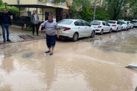 Başkent felaketi yaşadı Yollar çöktü, ev ve işyerleri hasar gördü