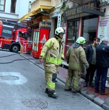 Beyoğlu’nda apart otelde yangın çıktı