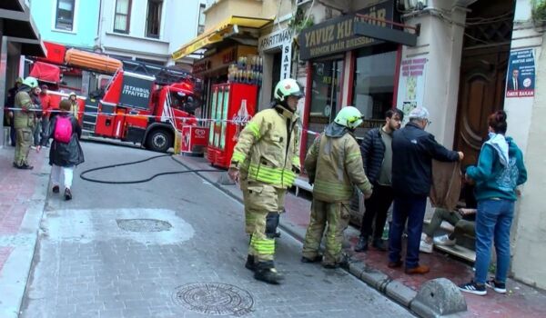 Beyoğlu’nda apart otelde yangın çıktı