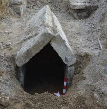 Bolu'da su deposu kazısında Bizans dönemine ait mezar bulundu