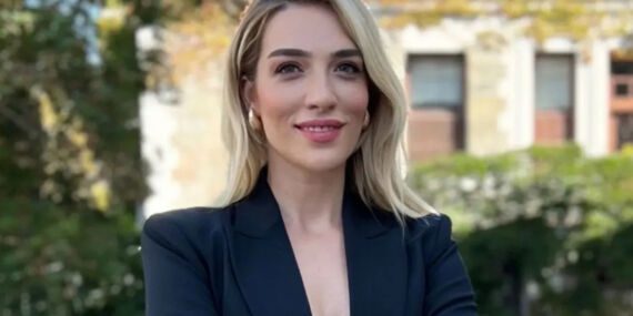 Bakıcısı tarafından üç yaşındaki oğlu darp edilen sunucu Cansu Canan Özgen kimdir, kaç yaşında?