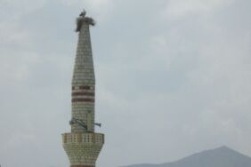 Depremde hasar gören minare Hitit Leyleği yüzünden onarım ertelendi