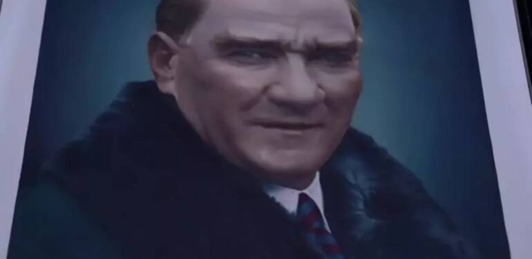 Ders kitaplarındaki Atatürk portresinin aslı MEB envanterinde 19 Mayıs'ta sergilenmesi planlanıyor.!