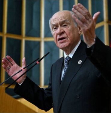 Devlet Bahçeli'den Emniyet müdürlerinin açığa alınmasına ilişkin açıklama Geçiştirilemeyecek bir komplo devrededir