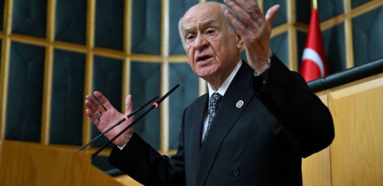 Devlet Bahçeli'den Emniyet müdürlerinin açığa alınmasına ilişkin açıklama Geçiştirilemeyecek bir komplo devrededir