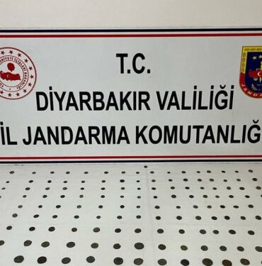 Diyarbakır'da tarihi eser operasyonunda 145 sikke ele geçirildi