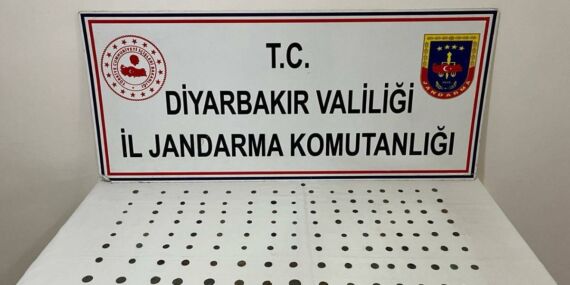 Diyarbakır’da tarihi eser operasyonunda 145 sikke ele geçirildi