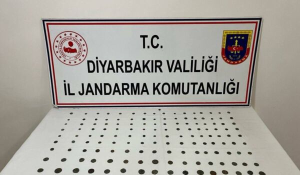 Diyarbakır'da tarihi eser operasyonunda 145 sikke ele geçirildi