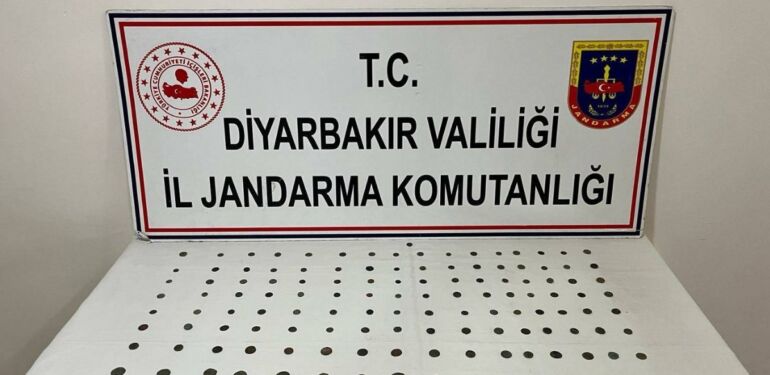 Diyarbakır’da tarihi eser operasyonunda 145 sikke ele geçirildi