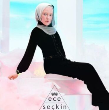Ece Seçkin'den başörtülü albüm kapağı pozu